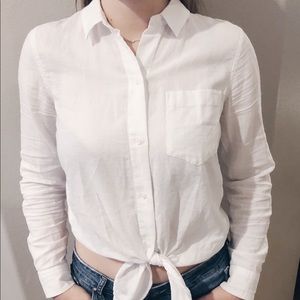 ✨WORE ONCE Madewell white button crop tie